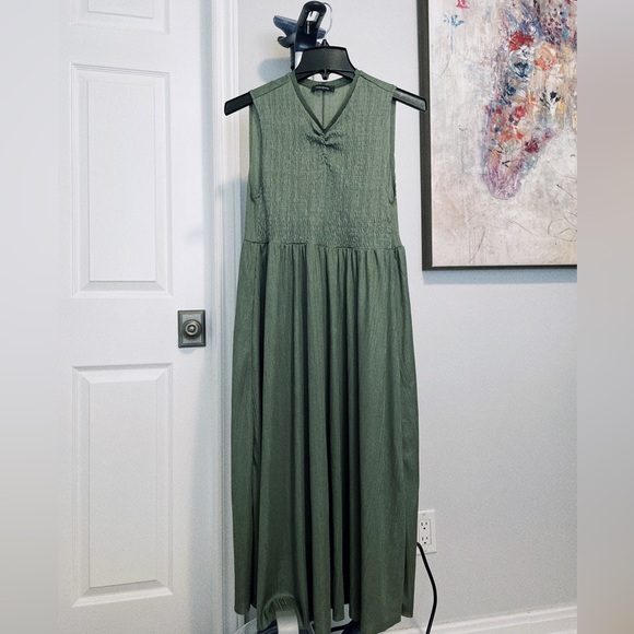 Trendyol Maxi Dress, V neck - Picture 2 of 7